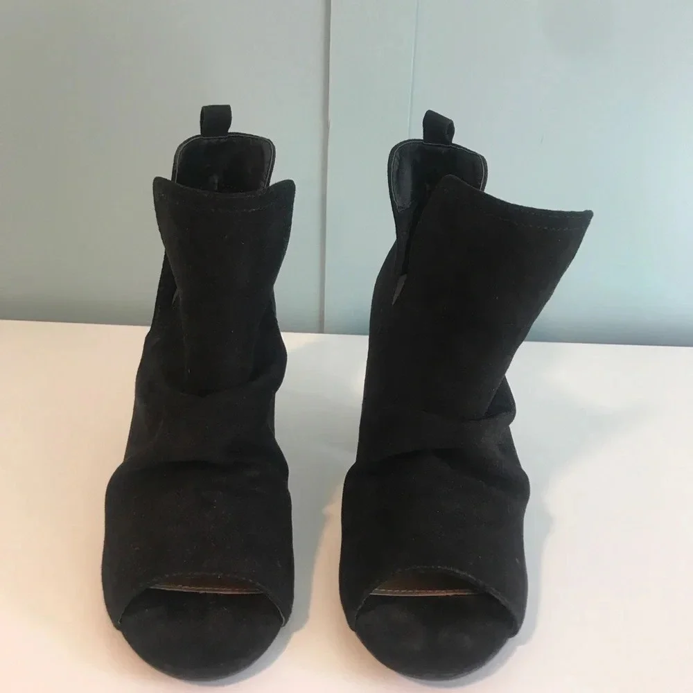 Trash Brand Funky Open Toe Black Faux Suede Booties. 3 1/2” Heel.‎ Size 9